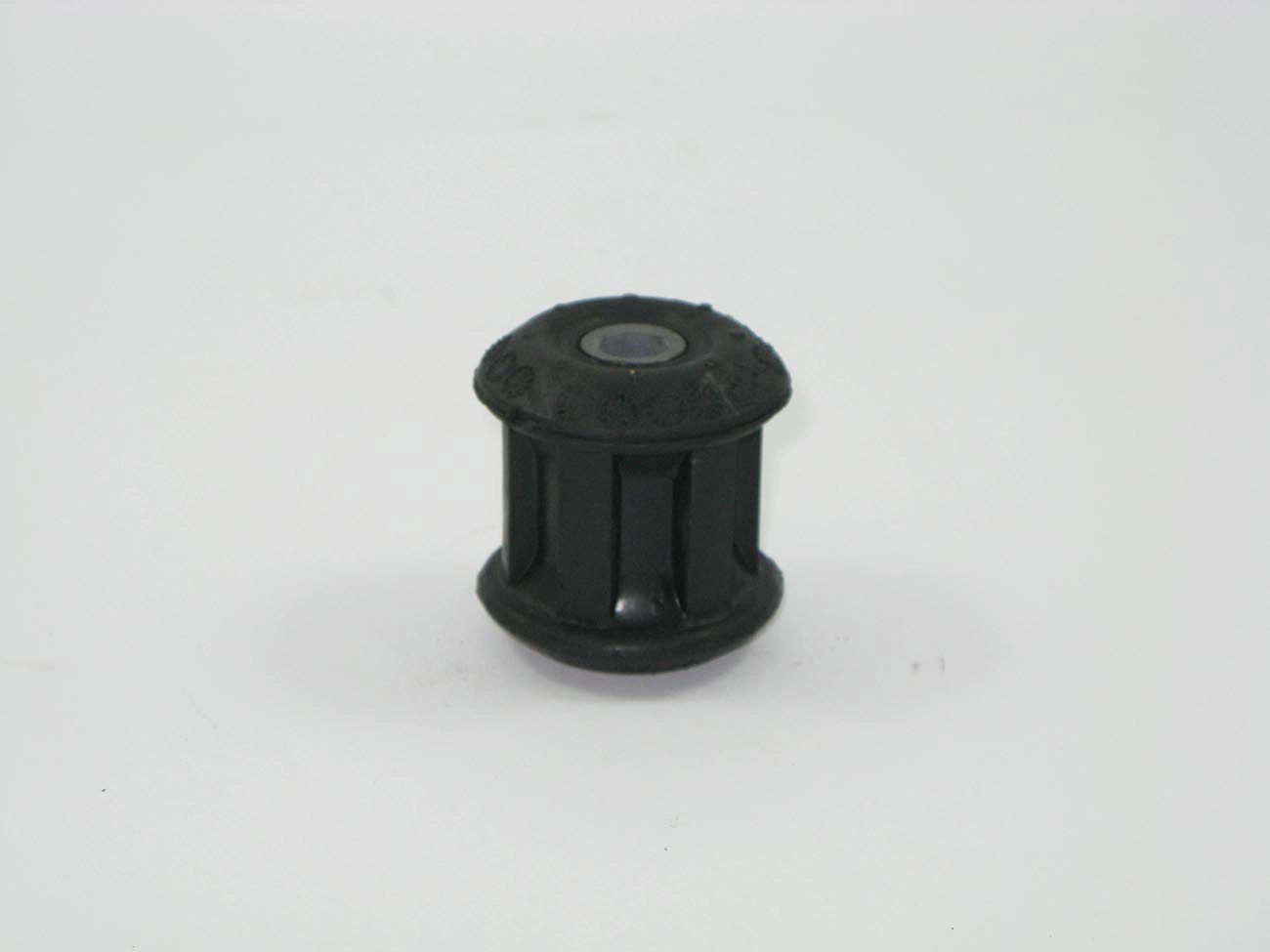 BUCHA BRAÇO GUIA EIXO TRASEIRO VW GOL 83/ VOYAGE/PARATI/SAVEIRO 81/ G1/G2/G3/G4