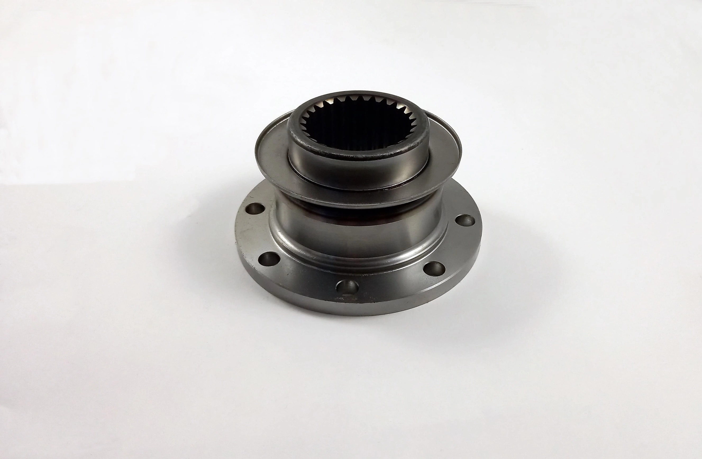 FLANGE ACOPLAMENTO DO PINHAO MB 1113/1313/1513/2013 - 8 FUROS 26 ESTRIAS