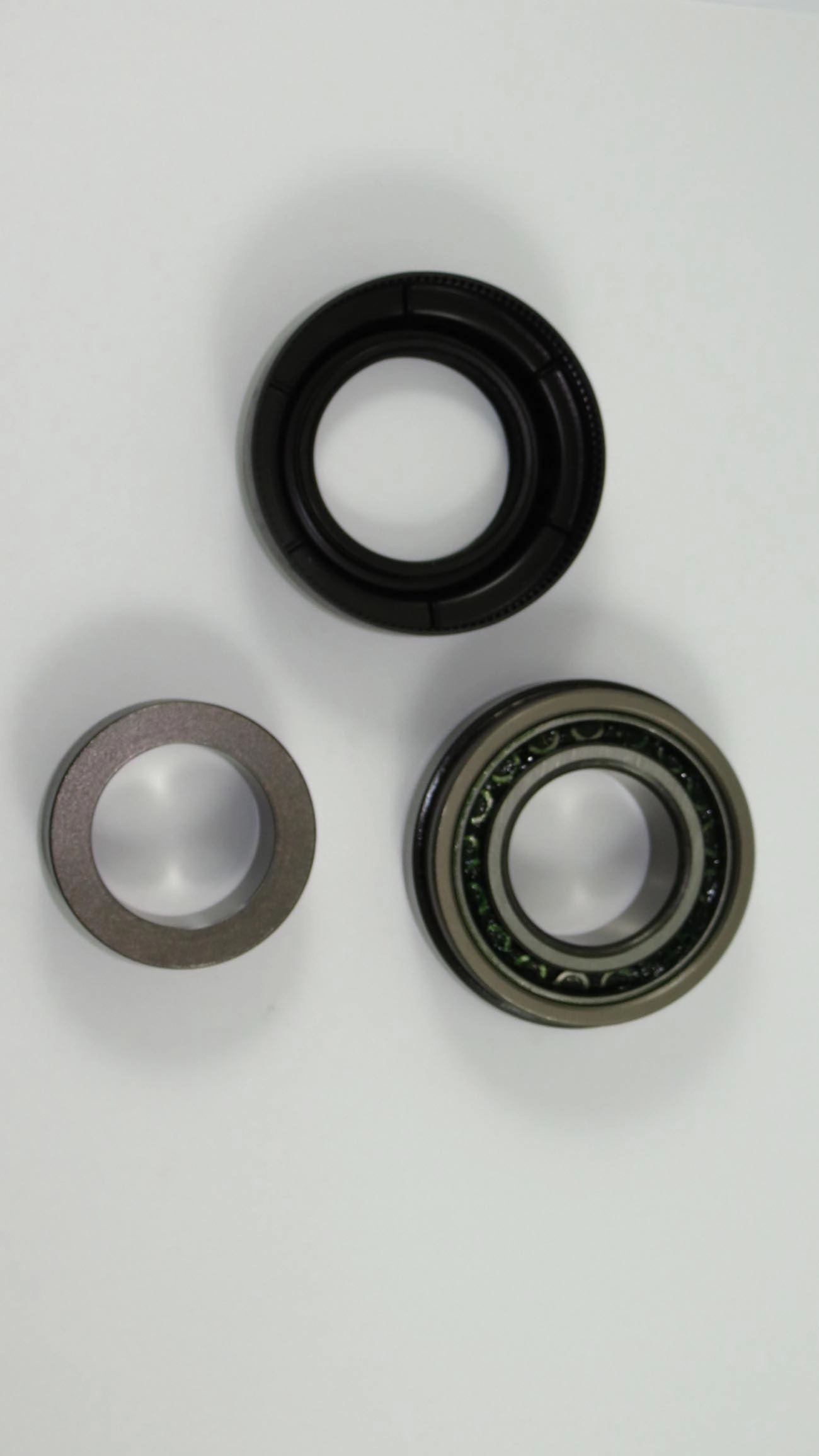 ROLAMENTO RODA TRASEIRA FORD F-1000 - 79/90 - DANA 44 - COM ANEL DE ENCOSTO/RETENTOR