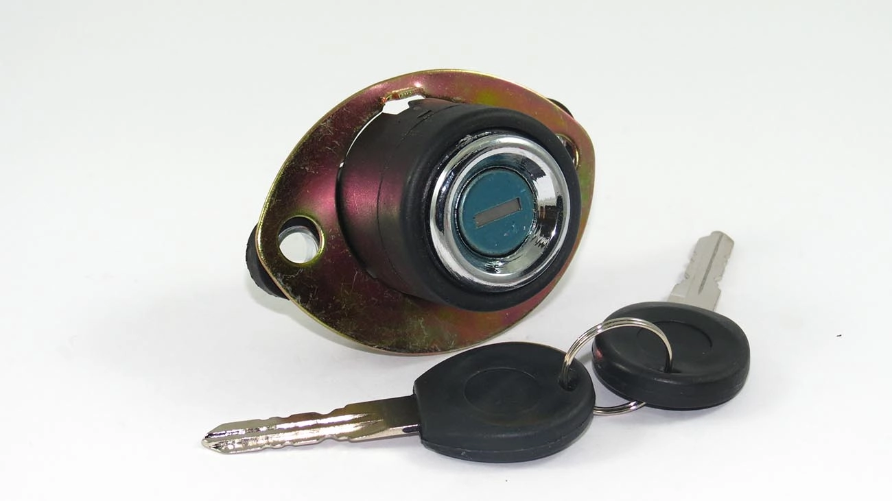 FECHADURA PORTA MALAS VW SANTANA 91/ - BOTAO PORTA MALAS C/CHAVE - MECANICO