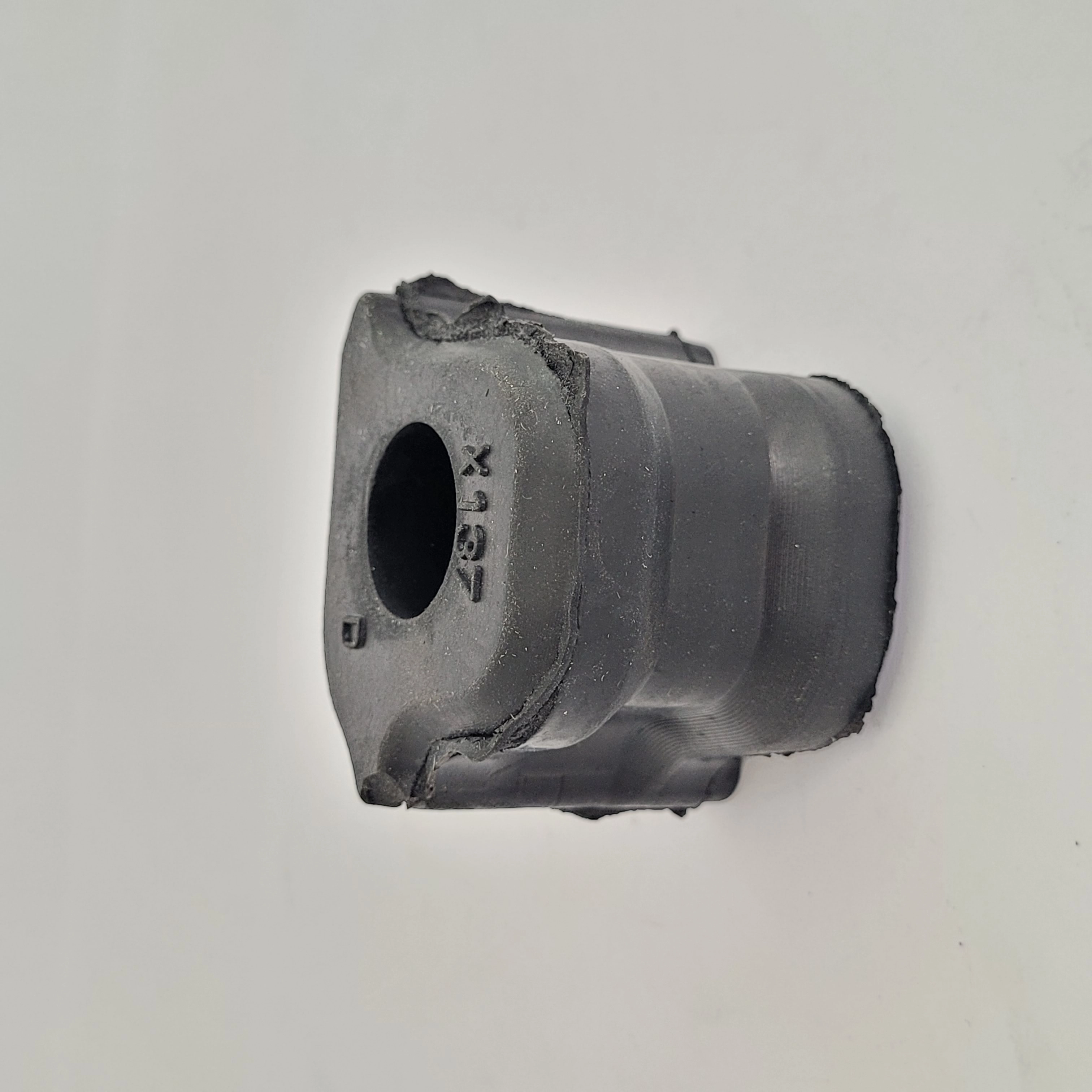 BUCHA ESTABILIZADOR DIANTEIRA DIREITA TOYOTA RAV4 2006/2013 - FURO 23,4MM
