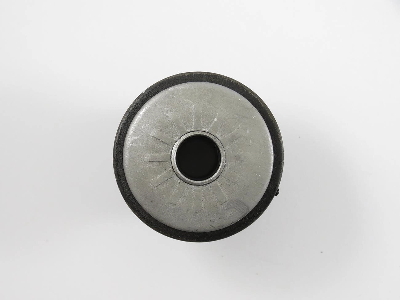 BUCHA BANDEJA SUPERIOR GM BLAZER 1996/2001 - S-10 1995/2011 - SUSPENSÃO DIANTEIRA