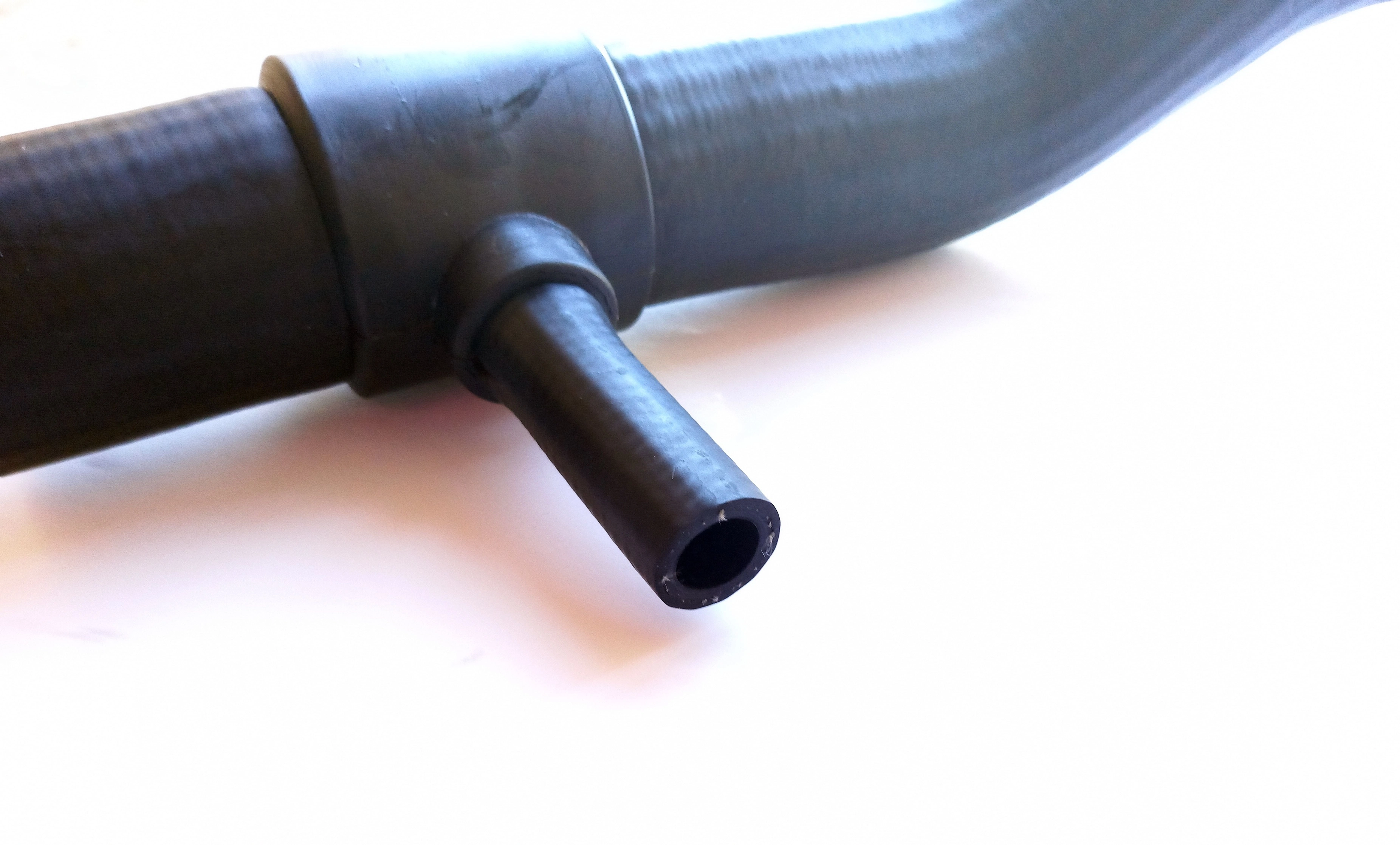 MANGUEIRA INFERIOR RADIADOR VW CAMINHOES 80/.. 8-120 2009/...