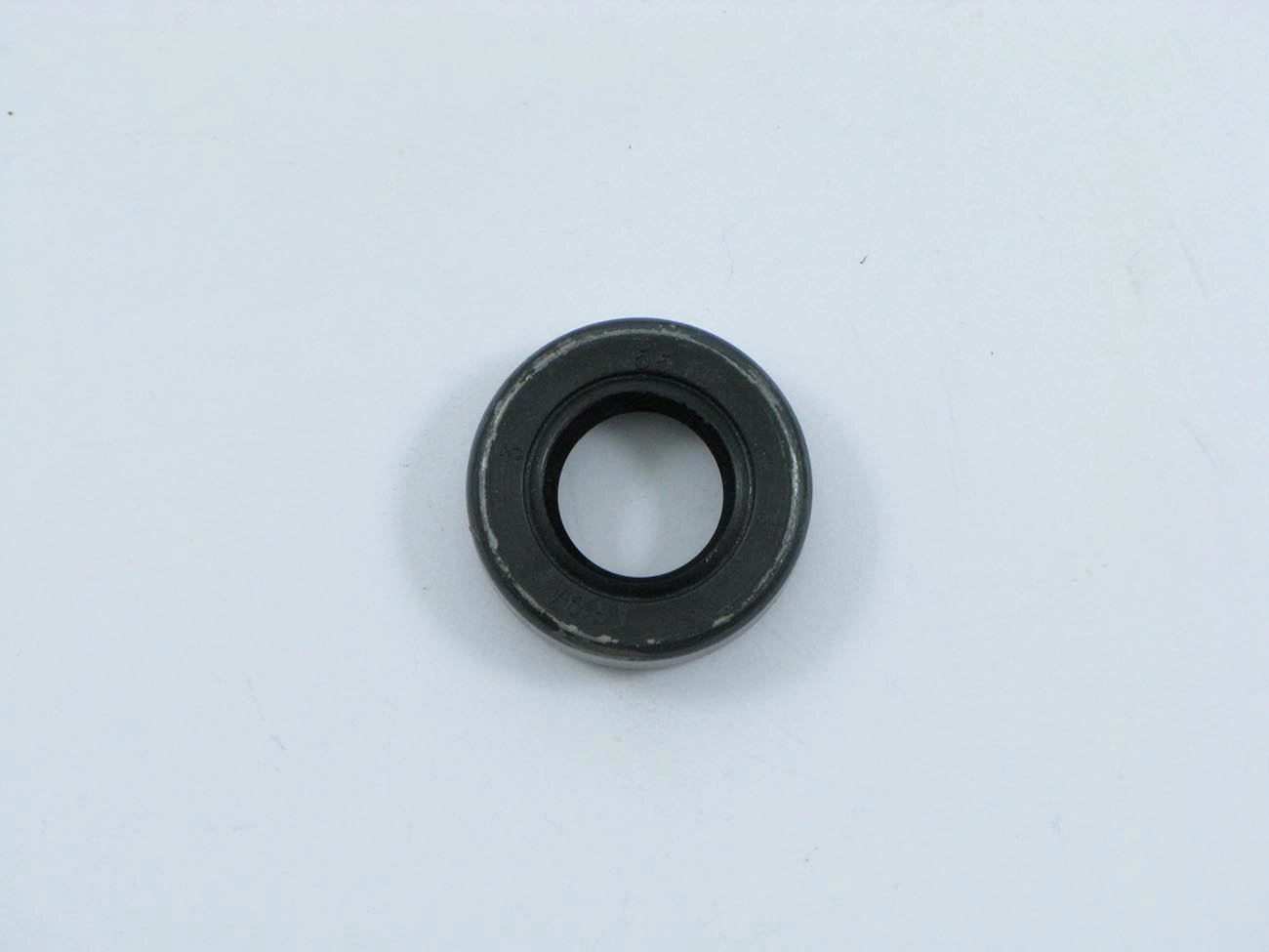 RETENTOR LINHA AGRÍCOLA/INDUSTRIAL/AMARELA - 15,90X28,55X9,50MM