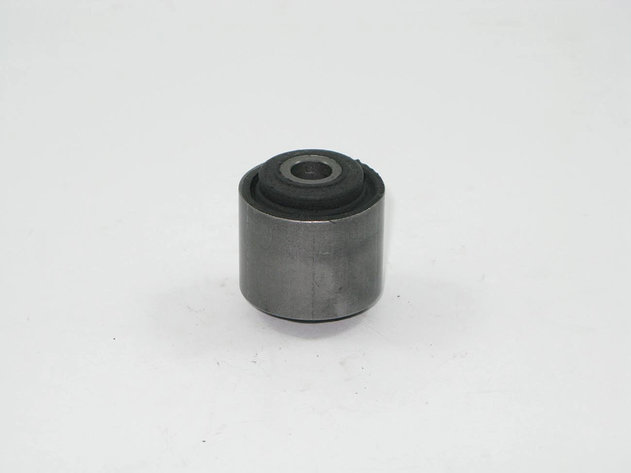 BUCHA FIXAÇÃO EIXO TRASEIRO VW PASSAT BR 1974/1989 VARIANT II 1977/1981