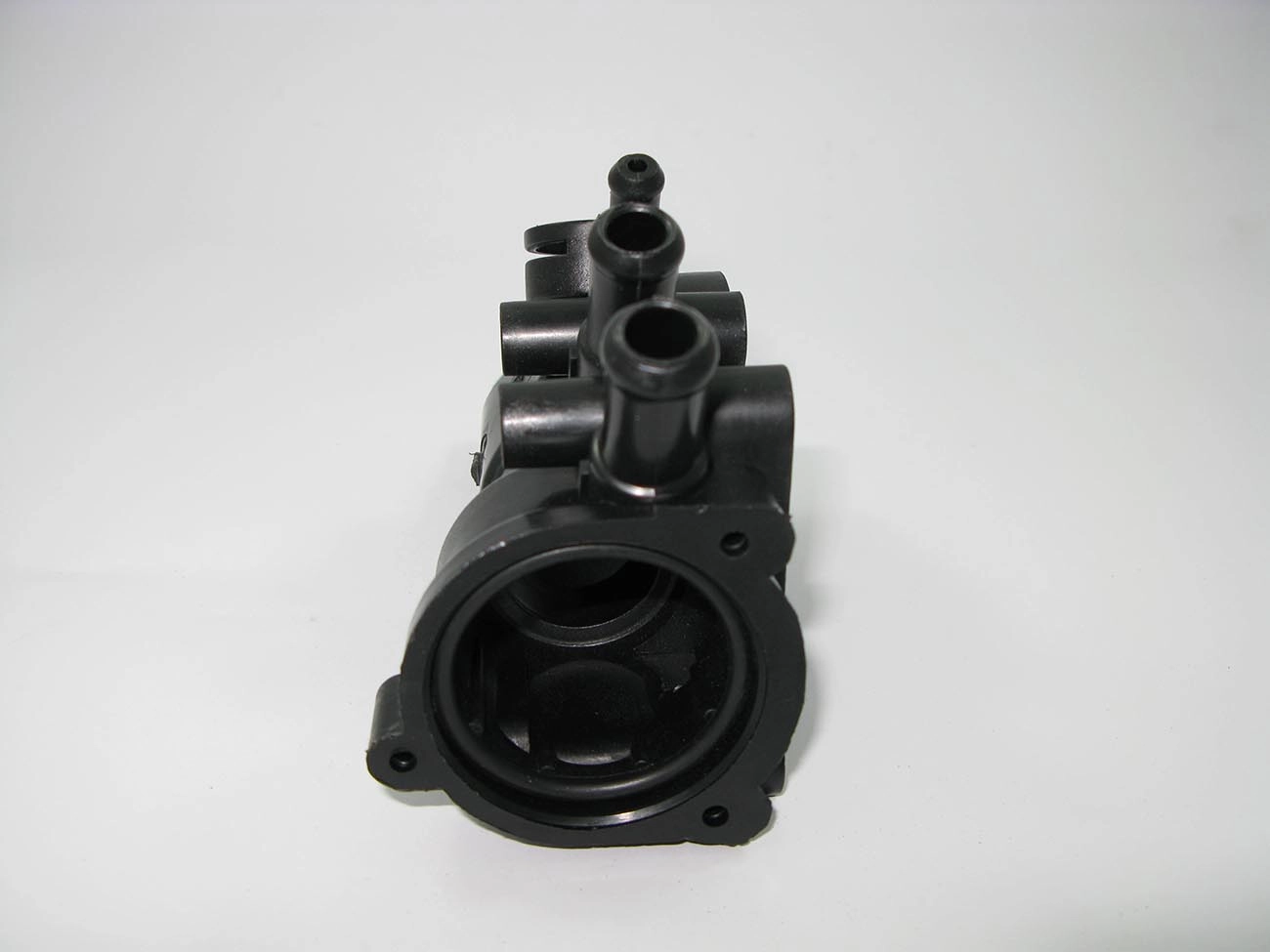 CARCAÇA/FLANGE PLÁSTICO VÁLVULA TERMOSTÁTICA CAVALETEDE DISTRIBUIÇÃO ÁGUA MOTOR ZETEC ROCAN FORD KA/FIESTA/NOVO FIESTA/COURIER 99/ FOCUS 1.6 03/