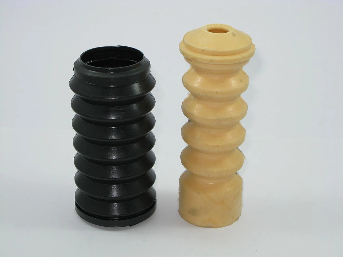 KIT AMORTECEDOR TRASEIRO VW SANTANA 96/