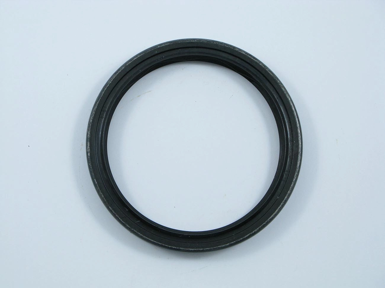 RETENTOR CUBO RODA DIANTEIRO 99,90X119,95X13MM DIANTEIRA FREIO AR MB 1113/1313/1513/2013 99,9X119,95X13MM