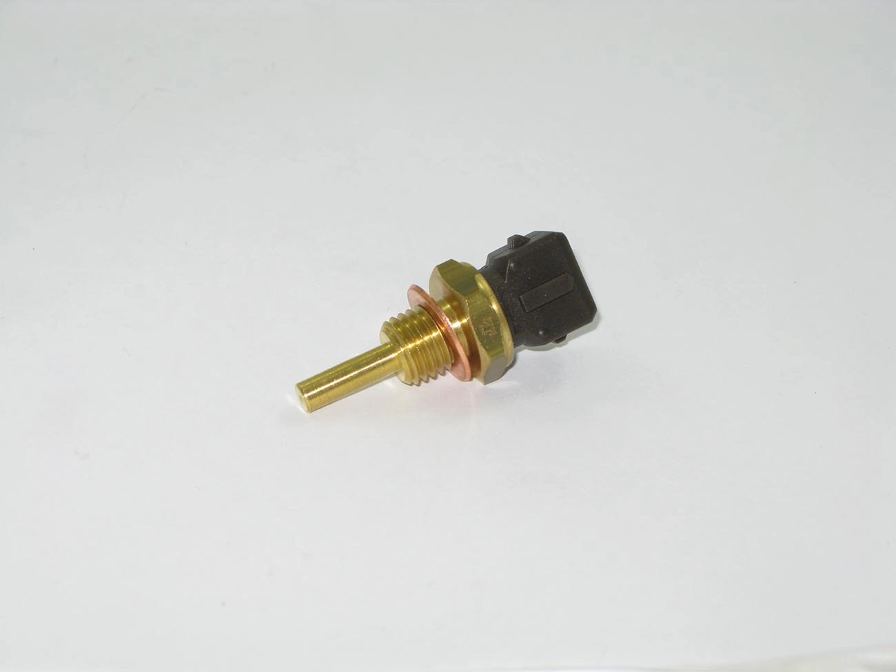 PLUG ELETRÔNICO/SENSOR ÁGUA GM NOVO CORSA/MERIVA/MONTANA 1.8 8V - 02/ - FIAT 1.8 MOTOR GM MARROM
