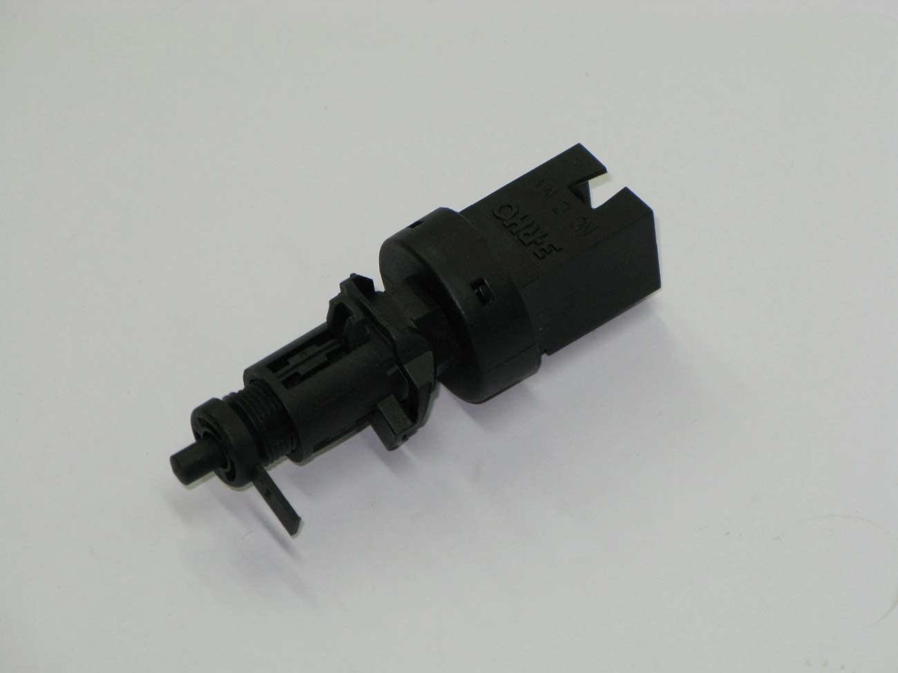 INTERRUPTOR LUZ FREIO FIAT PALIO/UNO/TIPO/MAREA/TEMPRA 3 TERMINAIS